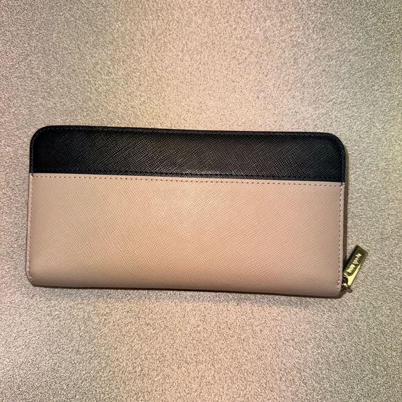 LIKE NEW: Kate Spade Madison Large Continental Wallet - Picture 2 of 9